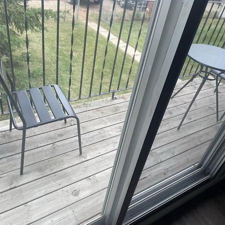Wonderful 2-Bedroom Apartment Camrose Esterno foto