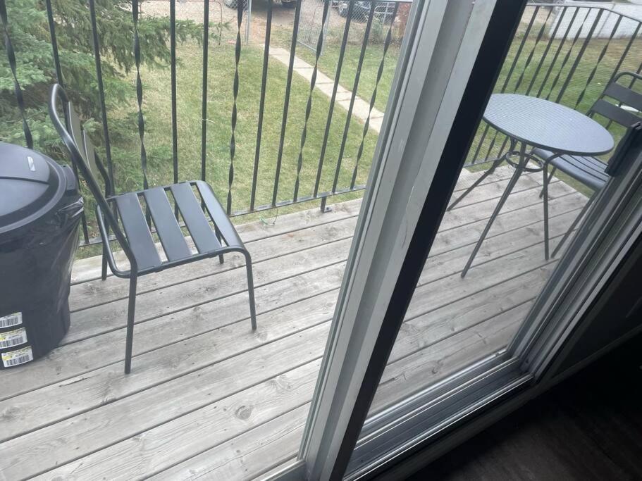 Wonderful 2-Bedroom Apartment Camrose Esterno foto